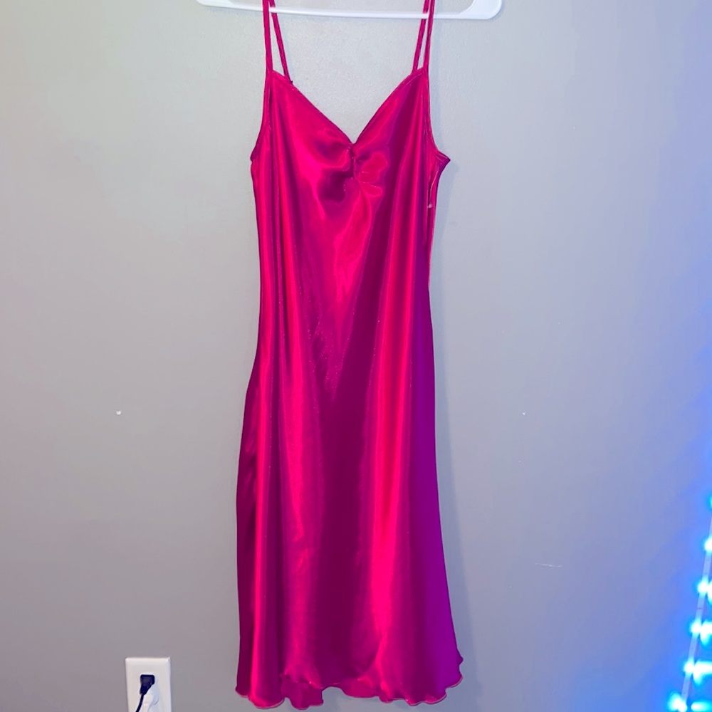 🌸💗🎀 Hot Pink Bebe silk dress, ruffle bottom. (NWOT) never worn.:)🌸💗🎀